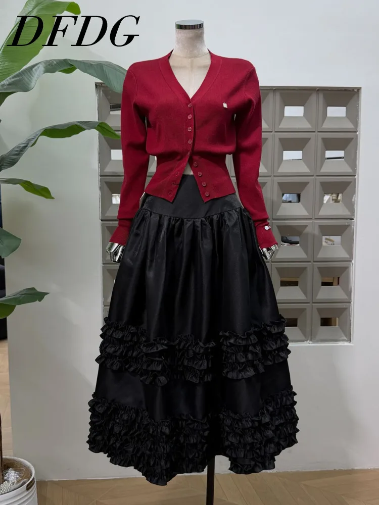

Женский комплект DFDG: кардиган бордового цвета и юбка с атласными оборками, повседневный стиль для свиданий, модный женственный образ 2026 года