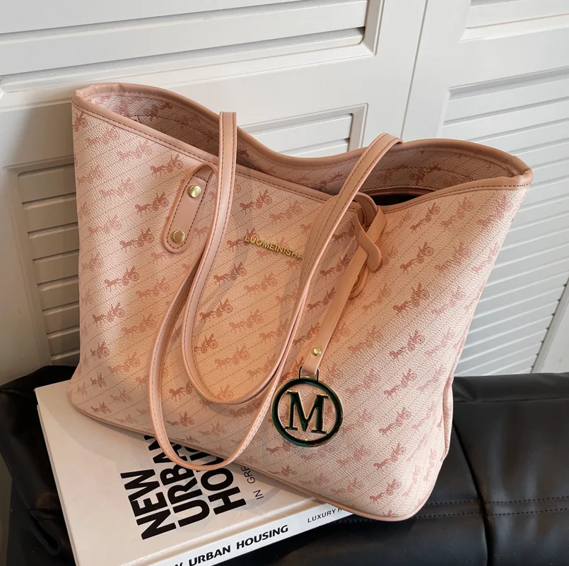 High-end Texture Bag for Women with Large Capacity 2024 New Summer Versatile Simple Shoulder Bag Class Commuting Tote Bag