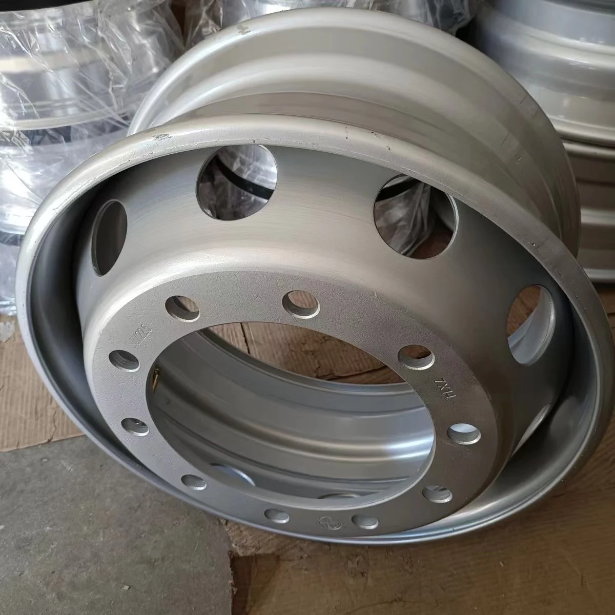 European hub 2-pieces complete rim 7.00-20, 7.50-20, 8.00-20 wheel  for port trailer solid tire 10.00-20