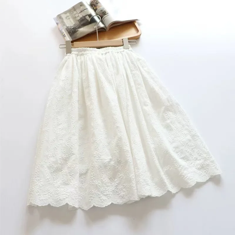 

Белая вышитая юбка-миди трапециевидной формы, женская юбка с высокой талией, свободная посадка, универсальная, китайский бренд, удаленная художественная длина, размер...