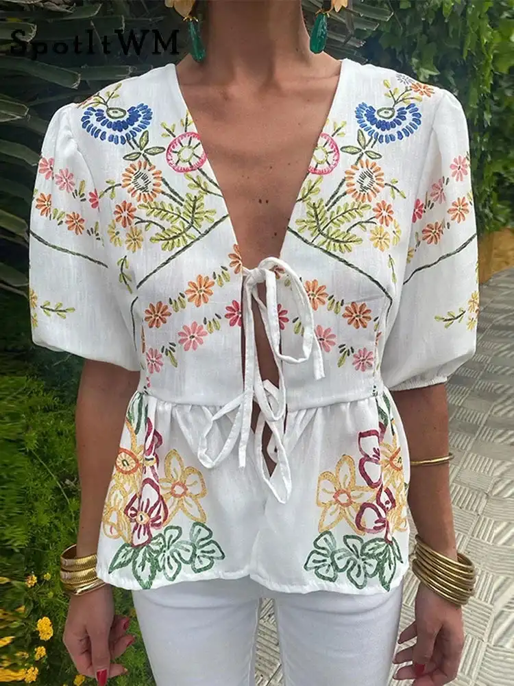 

Женский топ с короткими рукавами и принтом с V-образным вырезом и завязками спереди