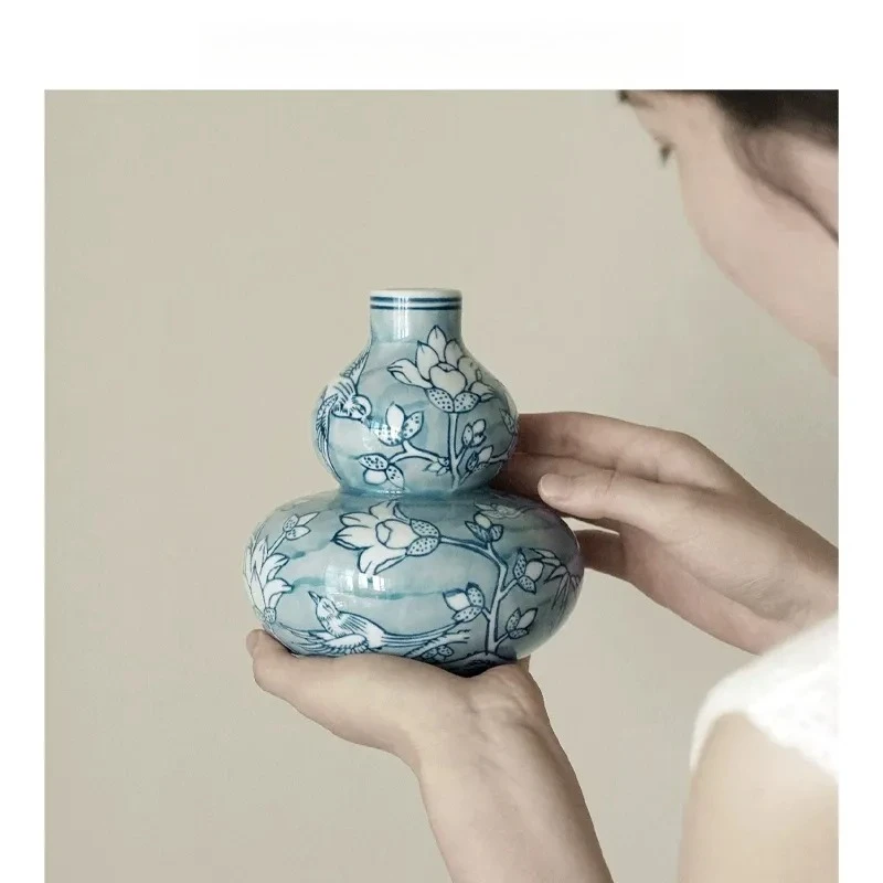 New Chinese Style Hand Painted Blue and White Porcelain Vase Retro Gourd Shape Home Decor