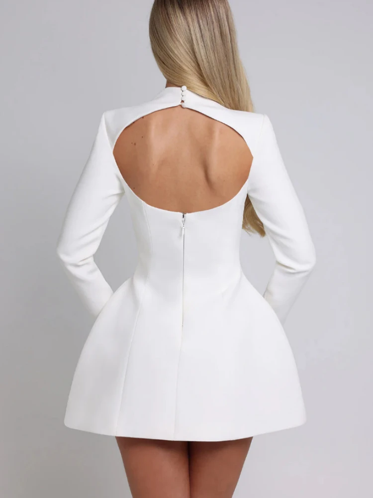 فستان قصير مثير بدون ظهر بأكمام طويلة للنساء لربيع وخريف فستان أسود وأبيض عالي الخصر على شكل حرف a فساتين نادي أعياد الميلاد