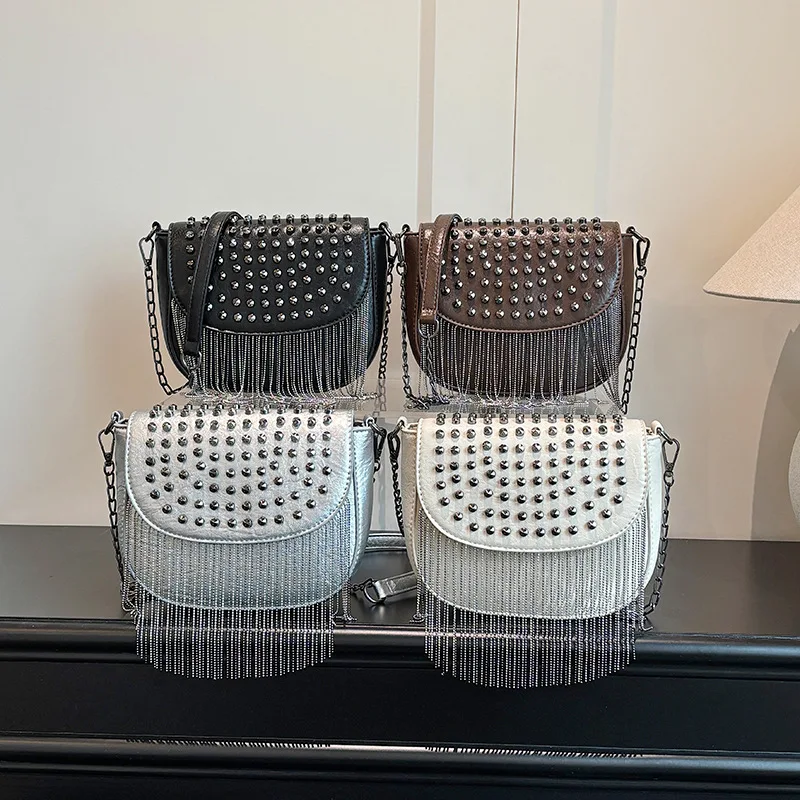 Tas Wanita Desain Asli Tas Bahu Berlian Kulit Tas Bahu Paku Keling Seksi Rantai Rumbai Hitam Kecil Wanita