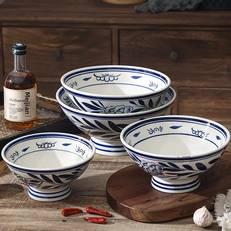 

Large Chinese Style Noodle Bowl Deep Soup Bowl Restaurant Use Spicy Noodles Ceramic Bowl with Handle to Prevent Scalding