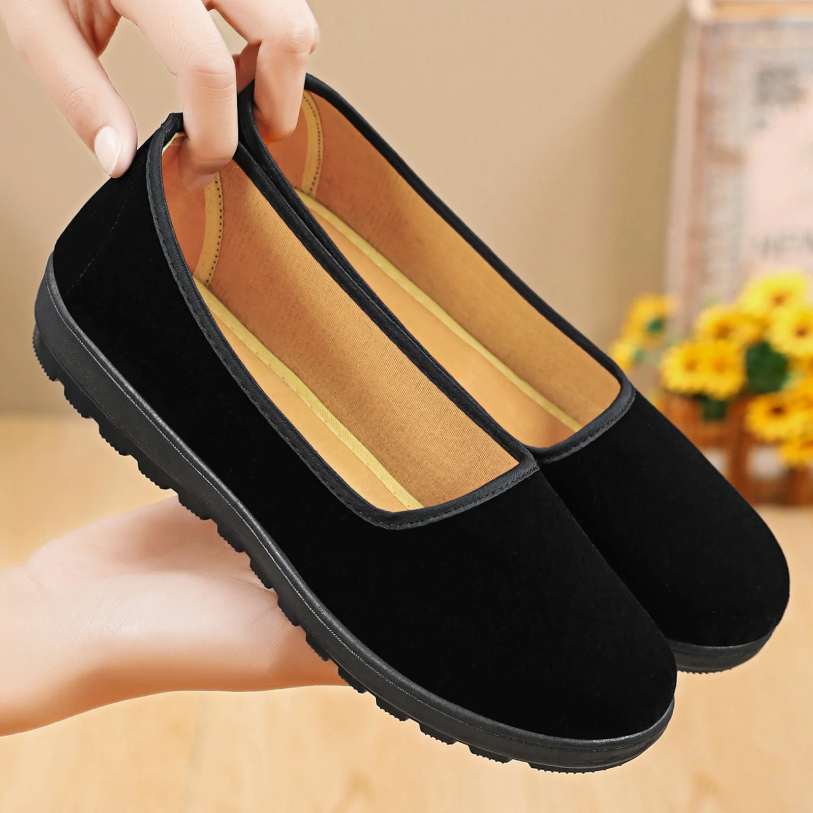 2026 Women's Soft Bottom Anti-Slip Spring Summer Breathable Comfortable Beijing Cloth Shoes Formal Casual PVC Outsole Round Toe