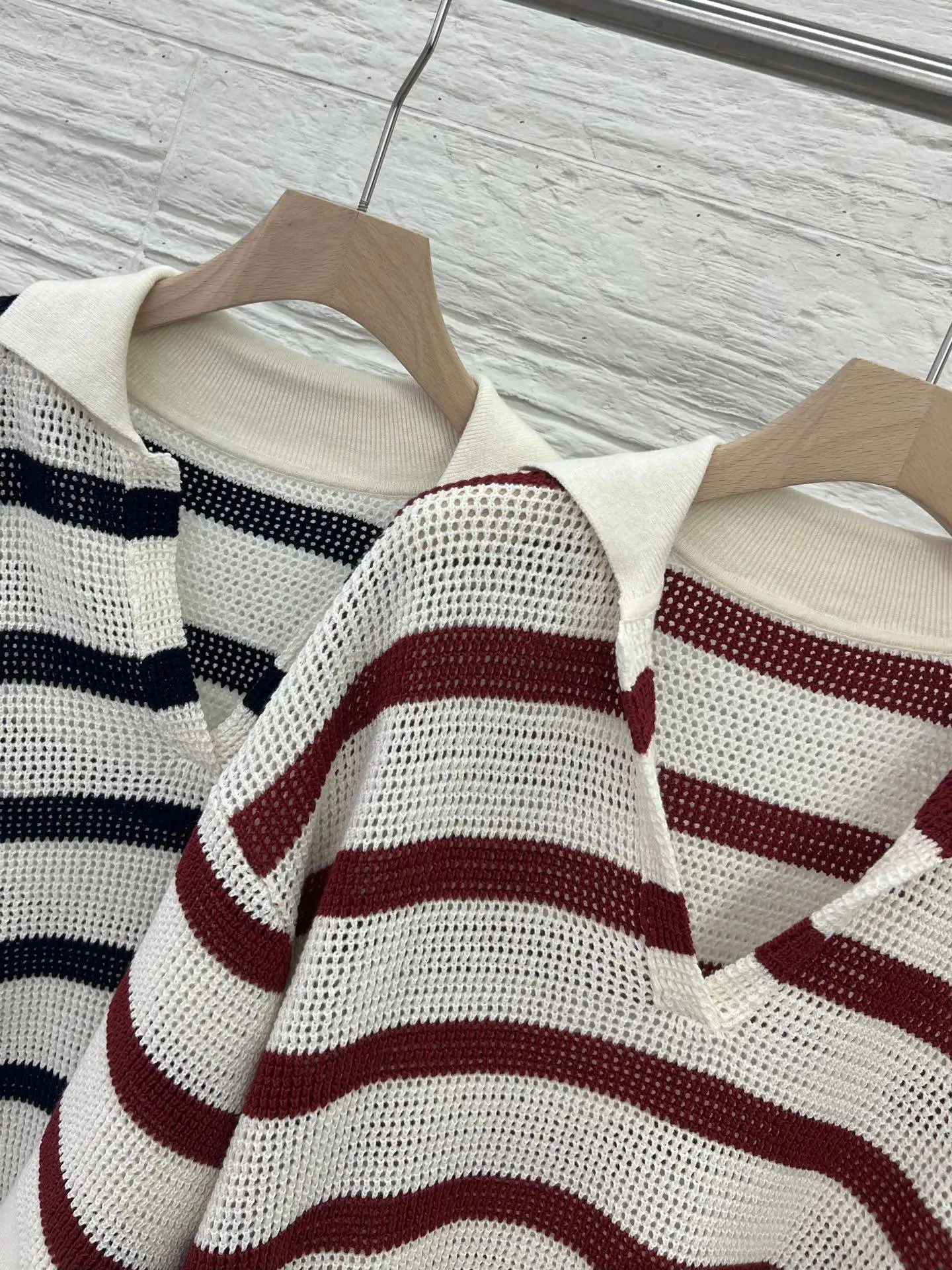 

Spring/Summer 2026 New Casual And Relaxed Striped V-Neck Knit Cardigan For Women