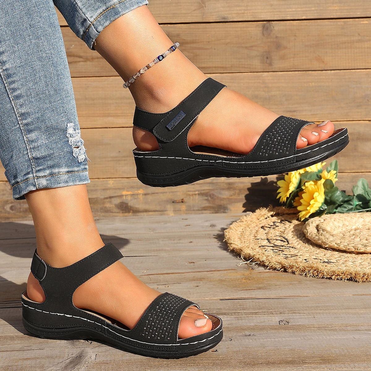 

2025 New Women's Fashion Sequins Design Round Head Comfortable Sandals Summer Leisure Wedge Fishmouth Sports Sandals Plus Size