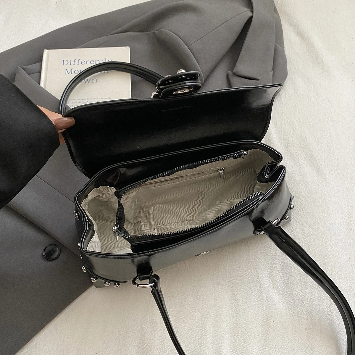 المرأة بولي Leather حقيبة كتف جلدية 2025 الشتاء الرجعية حقيبة تحت الإبط الفاخرة مصمم الاتجاه الإناث حقائب اليد والمحافظ الصغيرة