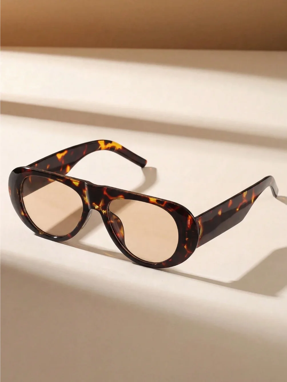 1 Pair of Women's Leopard Print Square Bohemian Style Fashion Glasses, Classic and Versatile, Suitable for Daily Commuting, Parties, Music Festivals, Street Photography, Weekend Outfits, and Family Outings