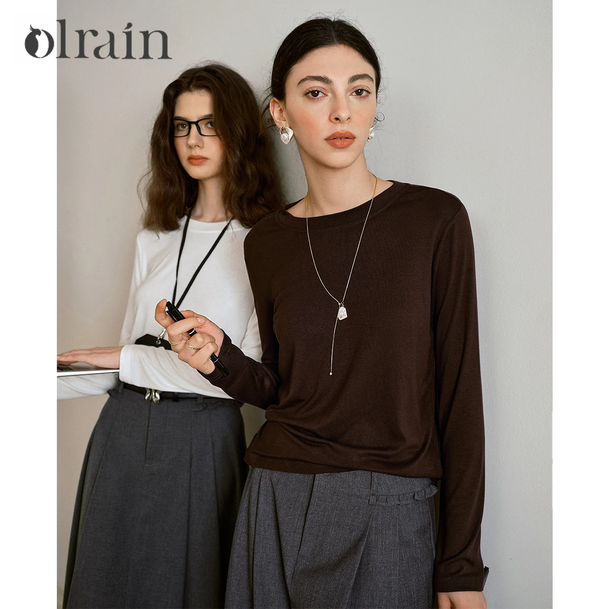 

OLrain French Solid Color Basic Versatile Long-sleeved T-shirt 2025 Autumn New Simple Fashion Top M57QT000192