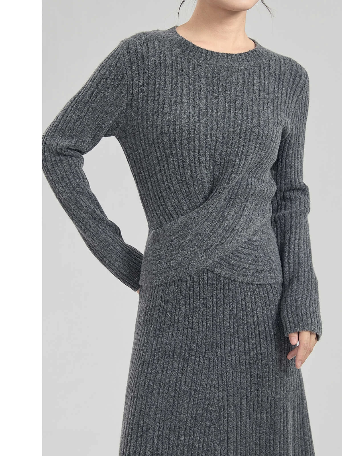 

Dark Gray Sweater Set For Women'S Autumn And Winter New Round Neck Cross Knit Top Paired With High Waisted Skirt Two-Piece Set