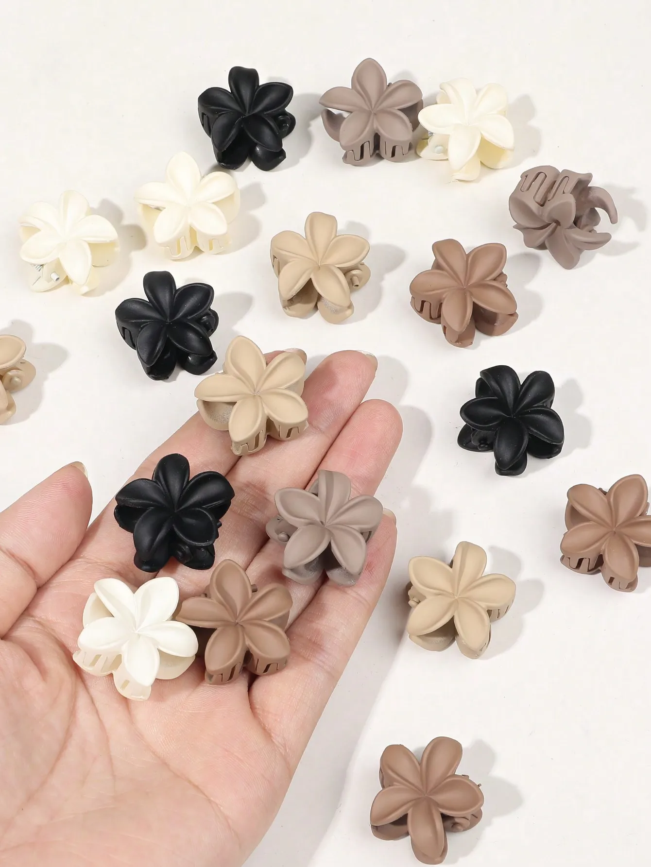 20 Stück neutrale kleine Haarklammern, niedlicher rutschfester Haarschmuck für Frauen und Mädchen, verschiedene Farben, Blumen-Haarspange für dünnes Haar – Detail 5