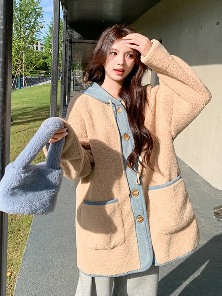 LANMREM Denim Patchwork Lamb Wool Coat Women\'s Hooded Pockets Design Single Breasted Contrast Color Jacket 2024 Winter 2Z2672