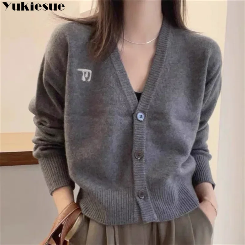 

2023 Autumn Winter New Korean Edition V-neck Cashmere Cardigan Women Loose Slim Sweater Coat Short Knit Cashmere Sweater Top