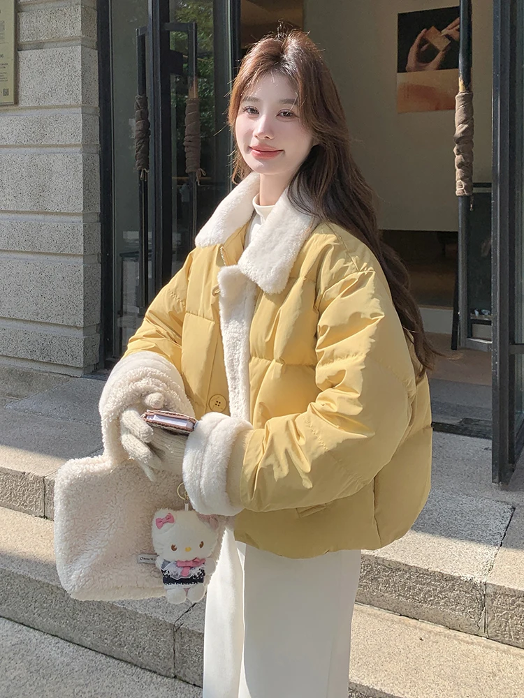 Jaqueta Curta de Inverno com Detalhes em Pele de Cordeiro Amarela Moda Fena Estilo  ular Versão Coreana