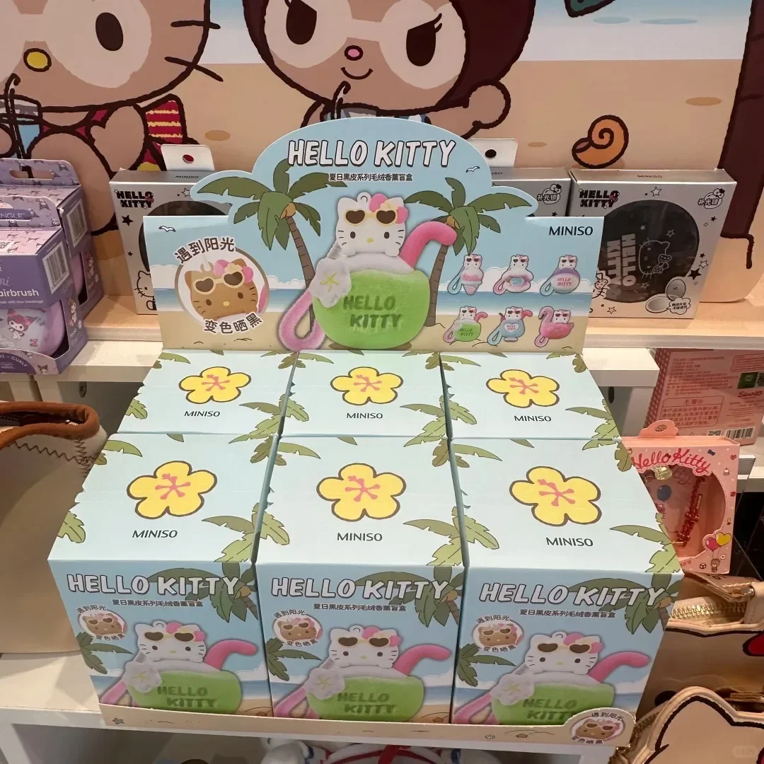 

В наличии оригинальная летняя черная кожаная серия Hello Kitty, плюшевая ароматерапия, изменение цвета, слепая коробка, праздничная подарочная коллекция