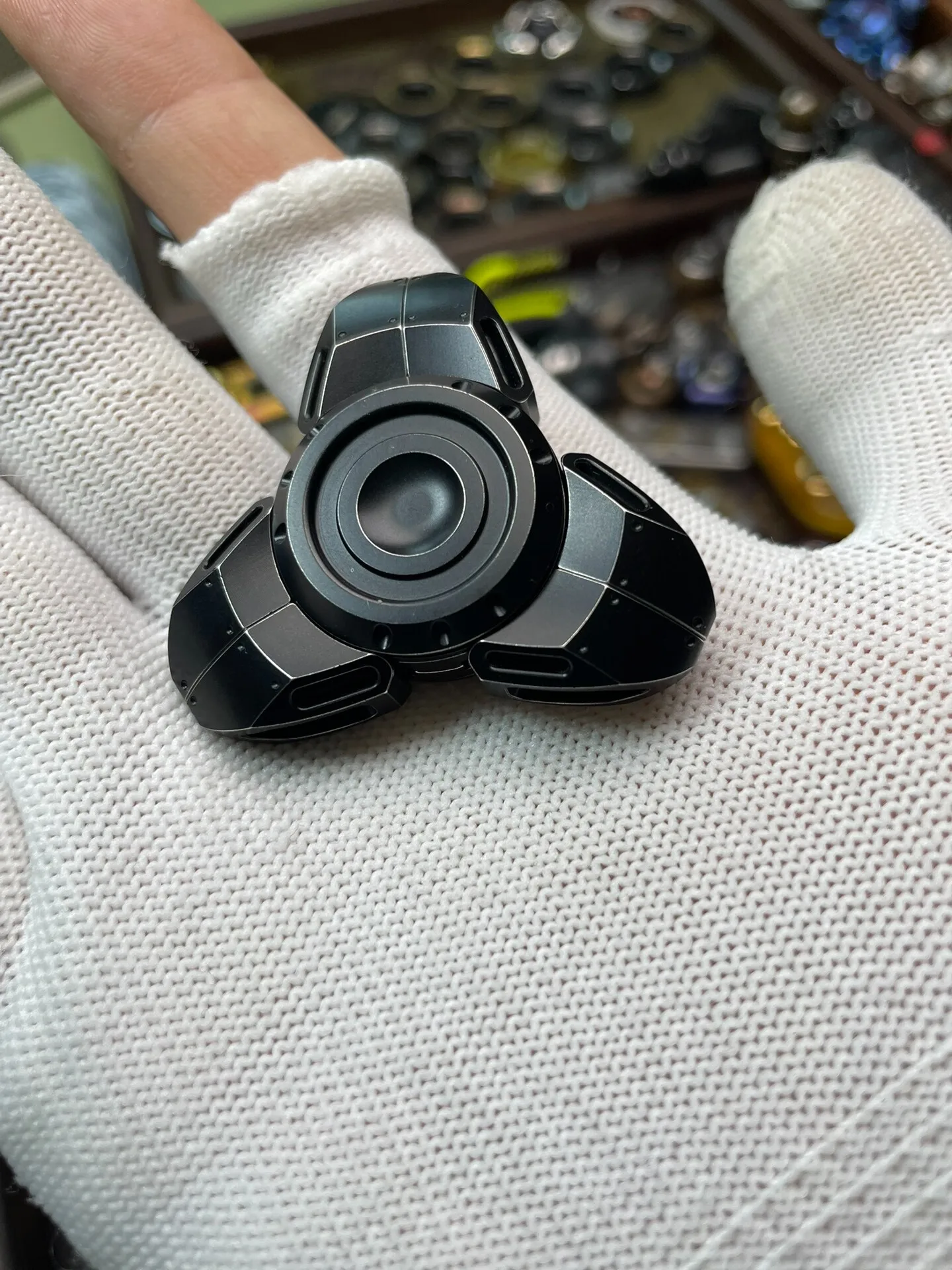 USED EDC INSITU in-situ EDC split armor opening gyroscope 3I/Atlas black plated old model