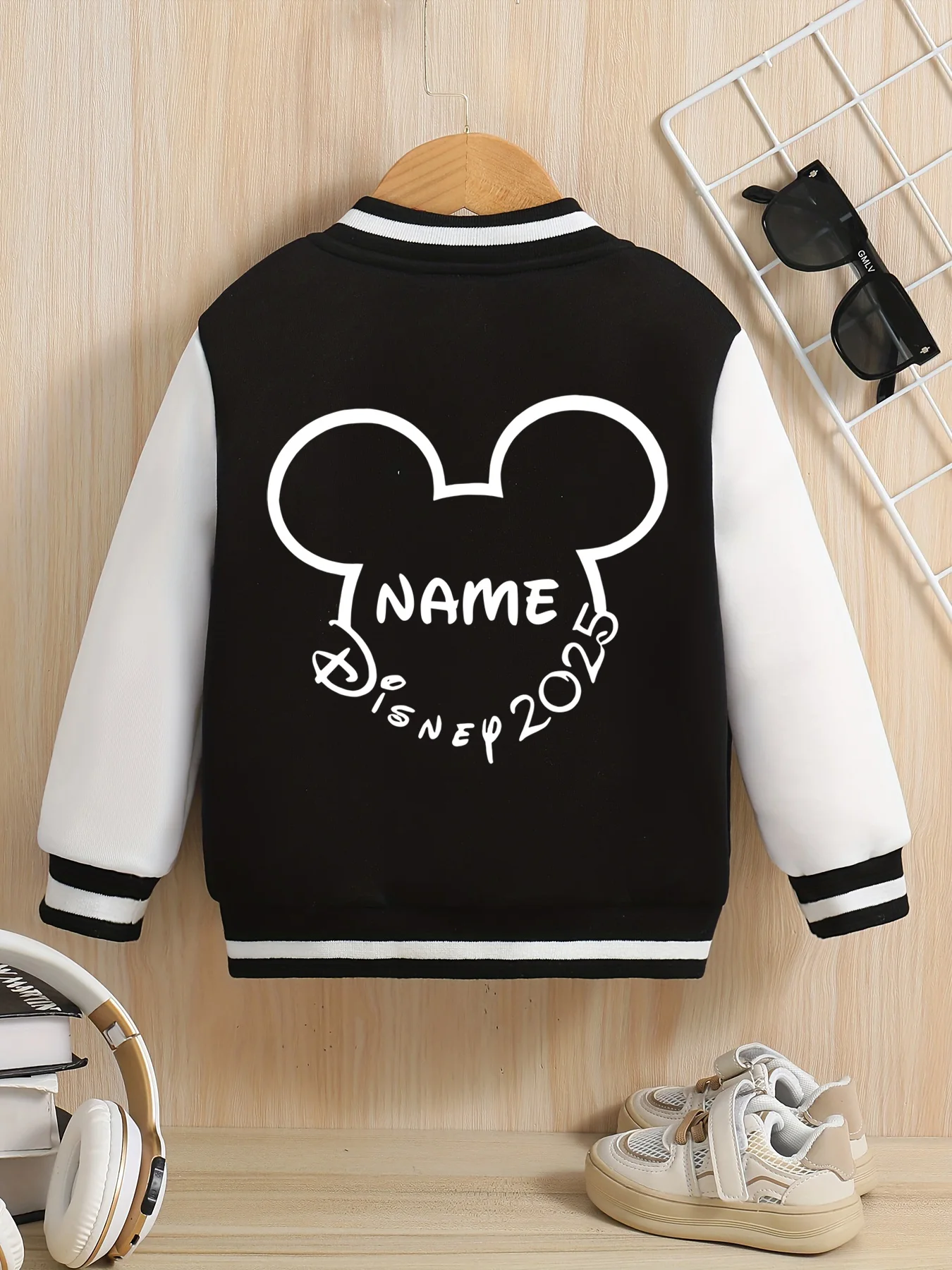 سترة بيسبول مينيسو ديزني للأولاد - صورة ظلية ميكي مخصصة، تذكارية حصرية لعام 2025، حفلات أعياد الميلاد، نزهات عائلية، S