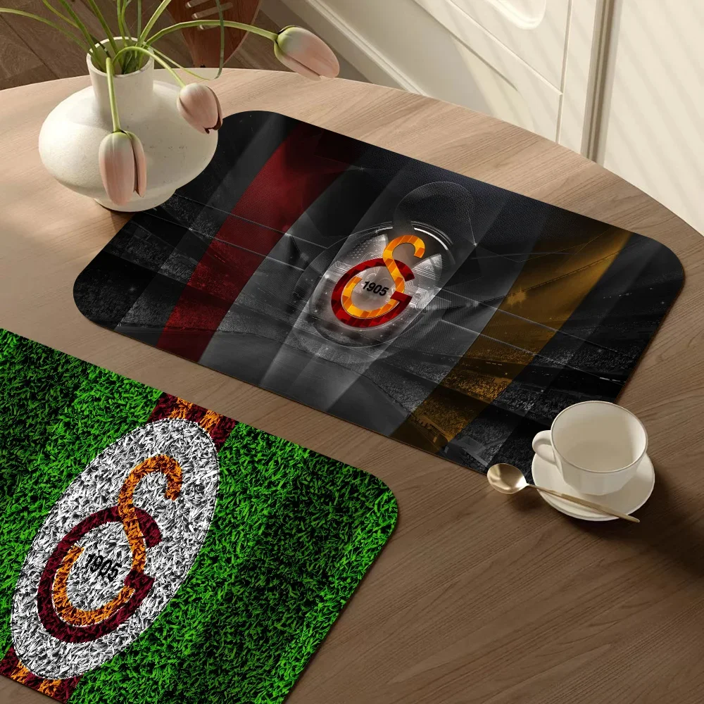 1905 Galatasaray Logo Kitchen Draining Mat Non-slip Drain Dish Mats Coffee Pad Heat Resistant Placemat Dinnerware Dustproof Pads