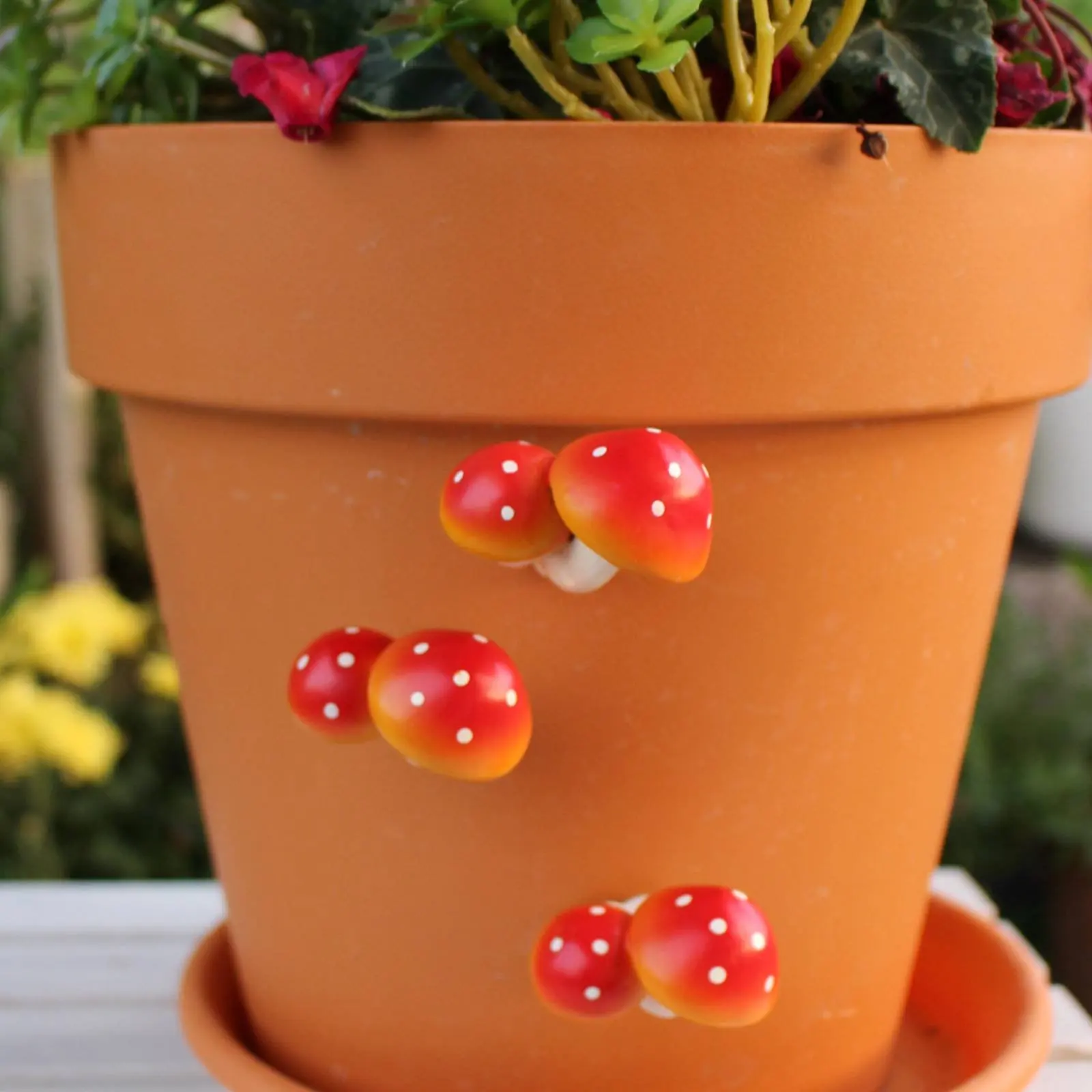 3 Pieces Fungus Magnetic Piece Set Gift Idea Resin Fungus Magnetic Piece Planter Ornament Hand Painted Look for Home