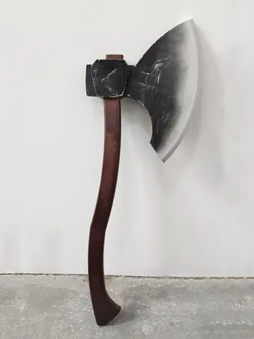 나무 도끼 초대형 야외 휴대용 가짜 도끼 안전 보호 크리 에이 티브는 오래 된 경량 야외 손 도구를 만듭니다