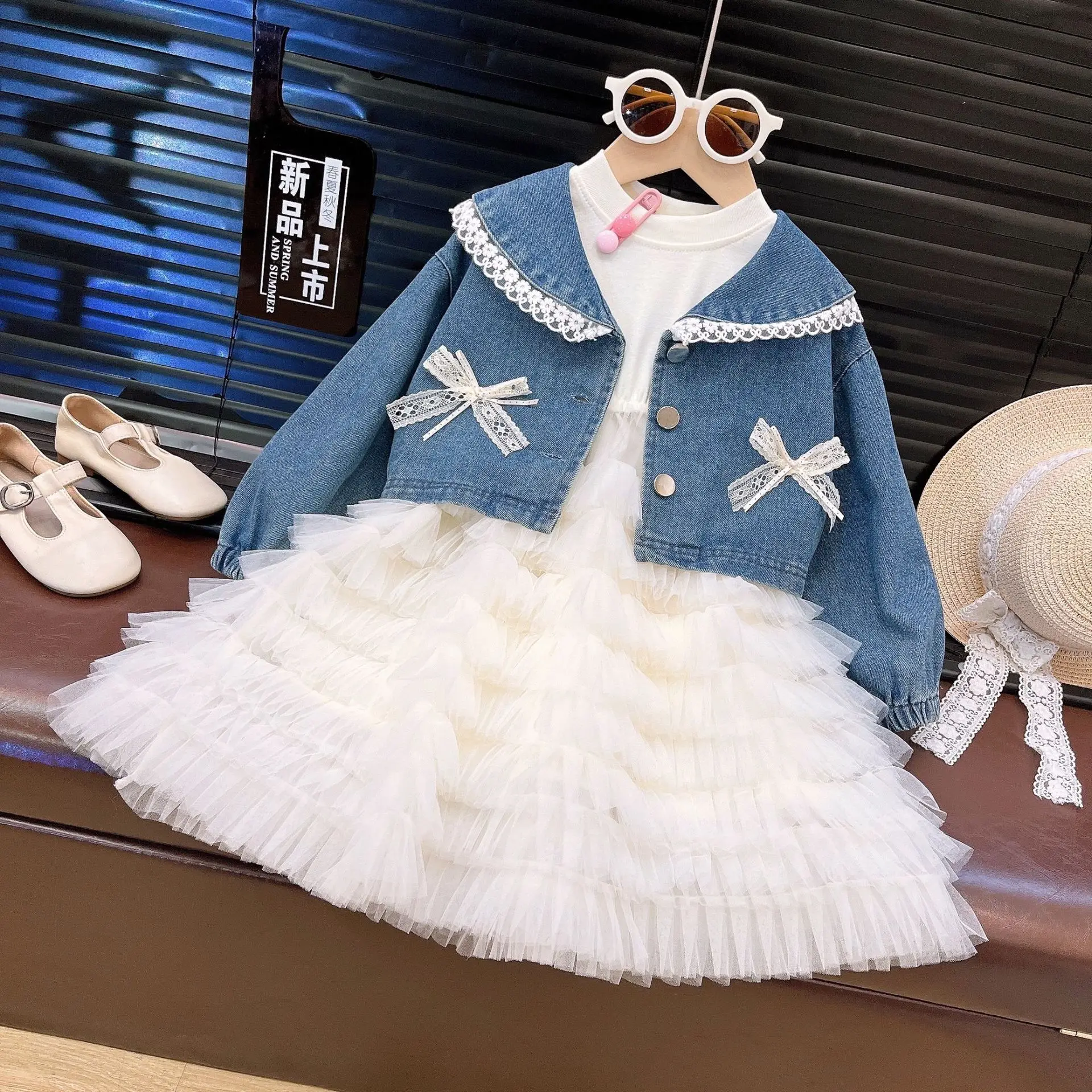 Mädchen-Tüllkleid mit Volants & Jeansjacke mit Schleife – 2-teiliges Prinzessinnen-Outfit mit Rüschendetails, Lässige Kinderkleidung für Mädchen – Detail 2