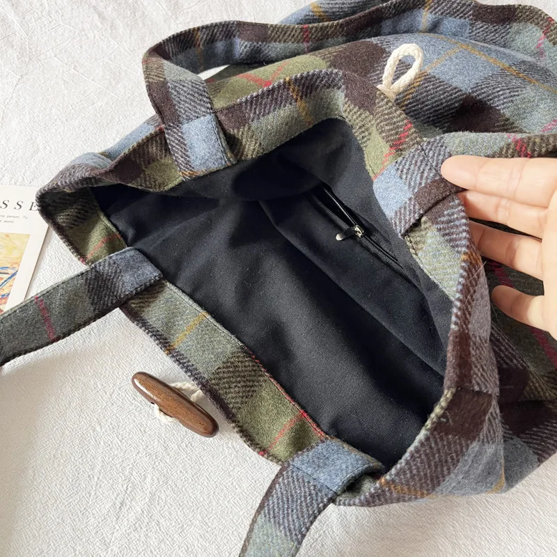 Bolso de mano de gran capacidad a cuadros de lana Vintage, bolso de hombro de viaje de nicho, bolso cruzado con hebilla grande, nuevo, Otoño e Invierno