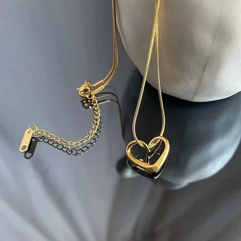 ANENJERY L316 Stainless Steel Twist Hollow Heart Pendant Necklace for Women Spicy Girls Simple Clavicle Chain Jewelry Gift