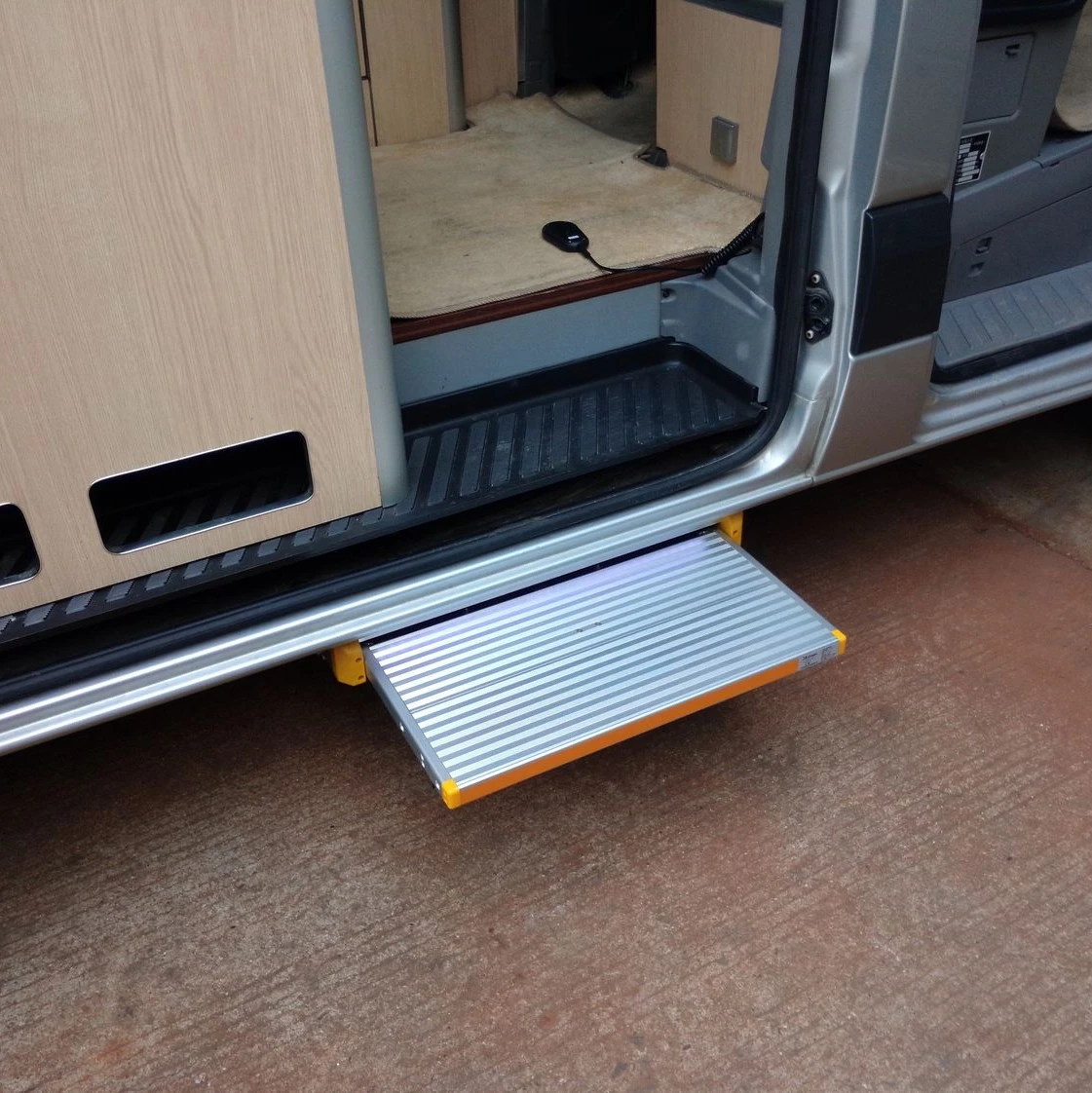CE And EMARK Certified ES-S Series Electric Sliding Step For Minibus