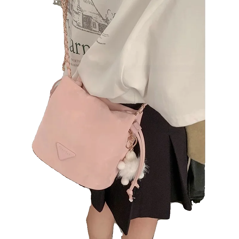 bolsa-buet-fena-versatil-e-moderna-ideal-para-uso-diario-no-verao-com-superficie-ia-e-estilo-linkchic