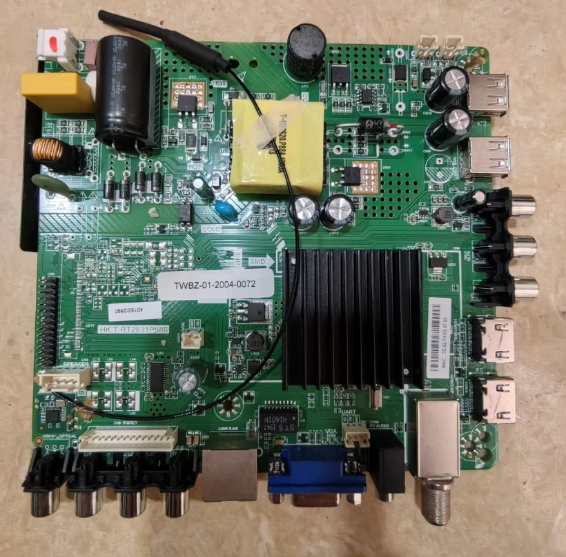 HK.T.RT2831P588 Scheda madre TV tre in uno Scheda madre wifi 4 core 1 + 4G per TEC 1366x768 72--84v 300ma