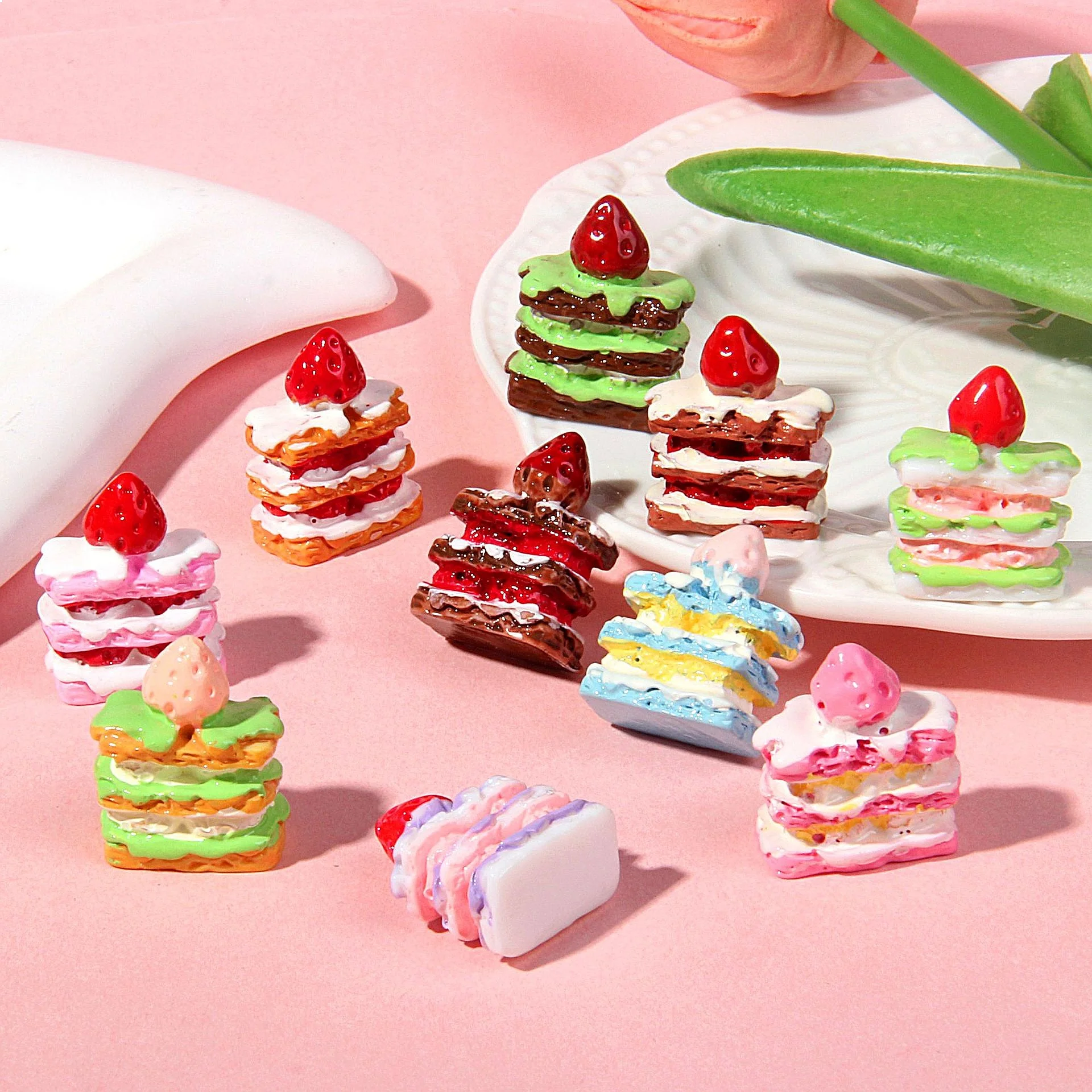 

100pcs Mini Simulated Strawberry Cake Dessert DIY Charms for Keychain Earrings Jewelry Making Accessories