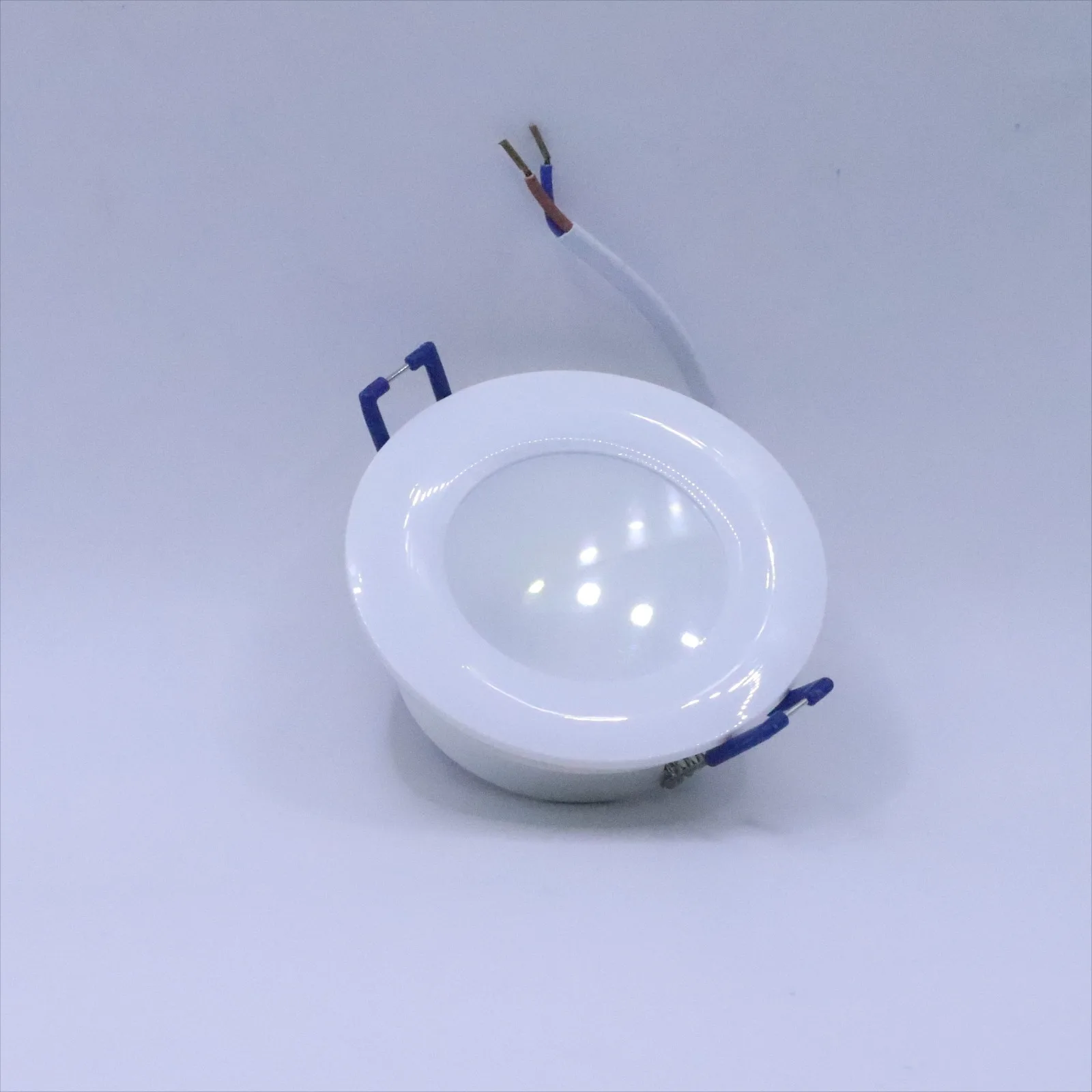 

1PCS 5W Round Recessed Lamp LED Spot Lighting IP44 Waterproof LED Spotlights(White; AC220-240V; Dia85mm; Cutout65mm; Height30mm)