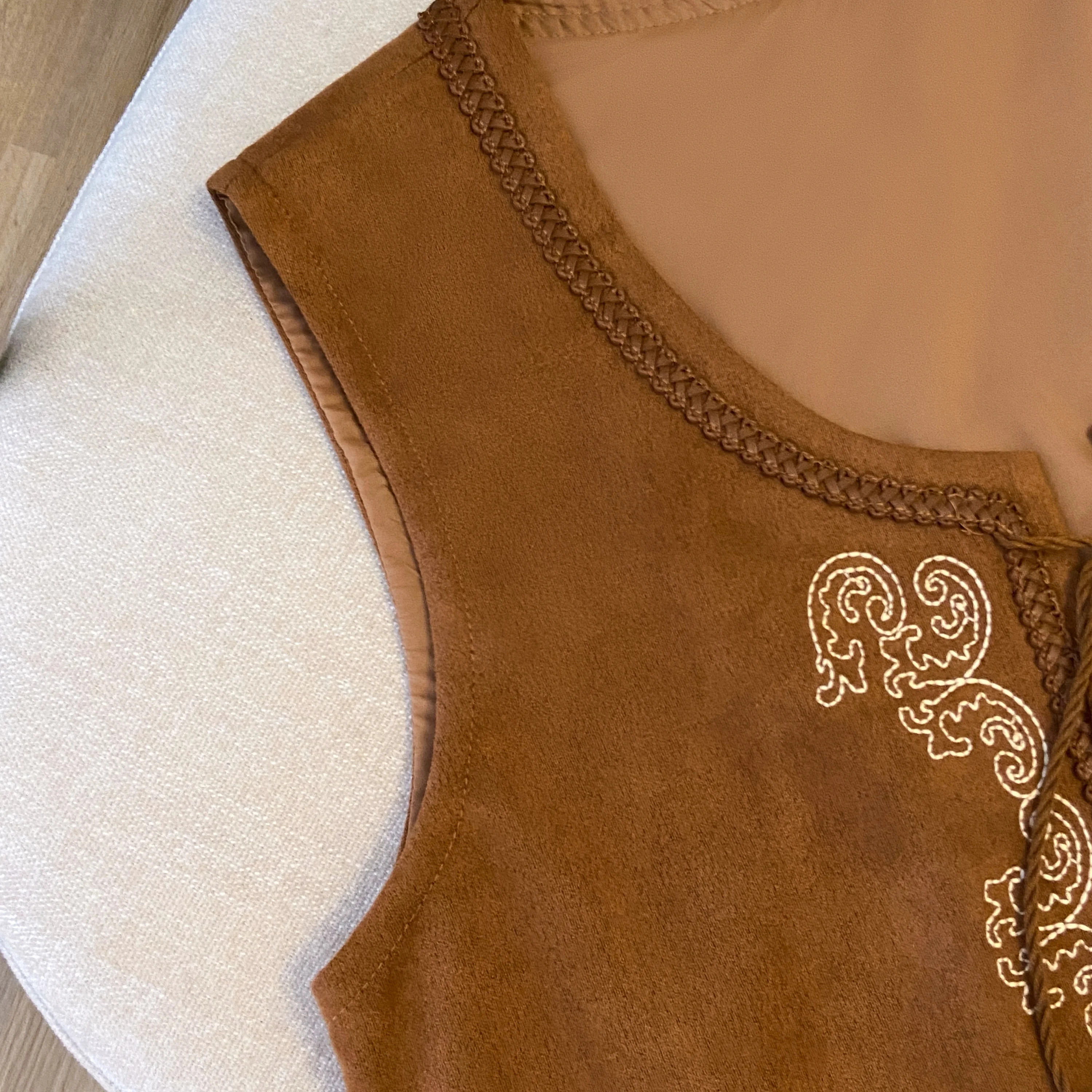 Browan Chaleco de gamuza étnico Sle ort bordado con cinturón traje de viaje para mujer capa superior almohadilla de hombro