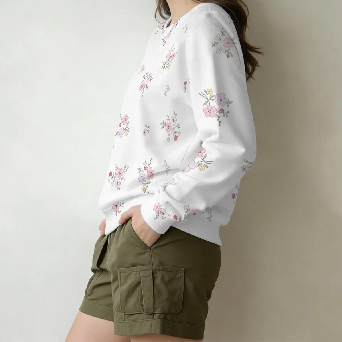 Floral print sweatshirt for women, loose fit, slimming style, casual and versatile pullover for autumn.