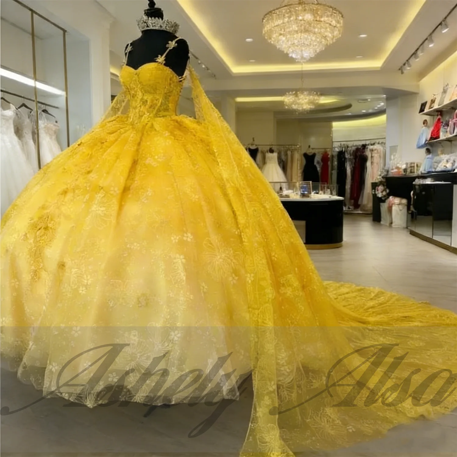 

Elegant Princess 15th Girl Quinceanera Dresses With Cape Lace Applique Ball Gown Prom Dress Birthday Party Pageant 15 Customized