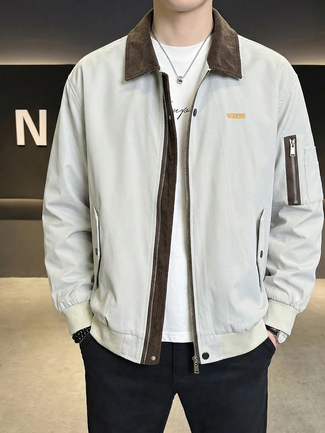 

Мужская свободная повседневная куртка в стиле ретро с контрастными вставками и воротником-стойкой, весна 2026, из полиэстера, на молнии