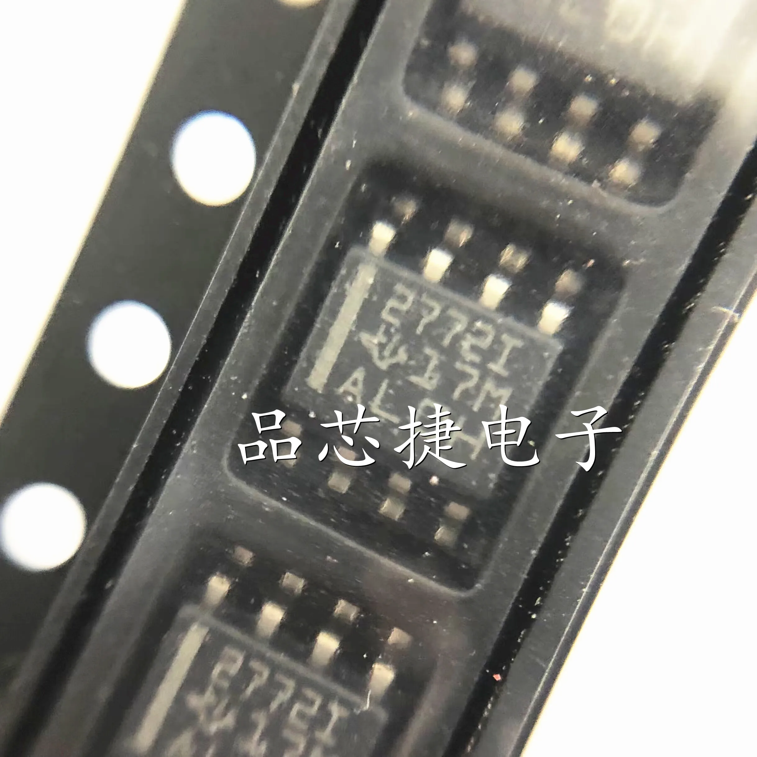 

20pcs/Lot TLV2772IDR Marking 2772I SOIC-8 Dual, 5.5-V, 5.1-MHz, High Slew Rate (10.5-V/μs) Operational Amplifier