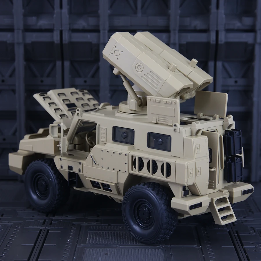 

1:24 имитация бронеавтомобиля, модель автомобиля из сплава, двери можно открыть имеет функцию звука и освещения, богатые детали, тонкая работа