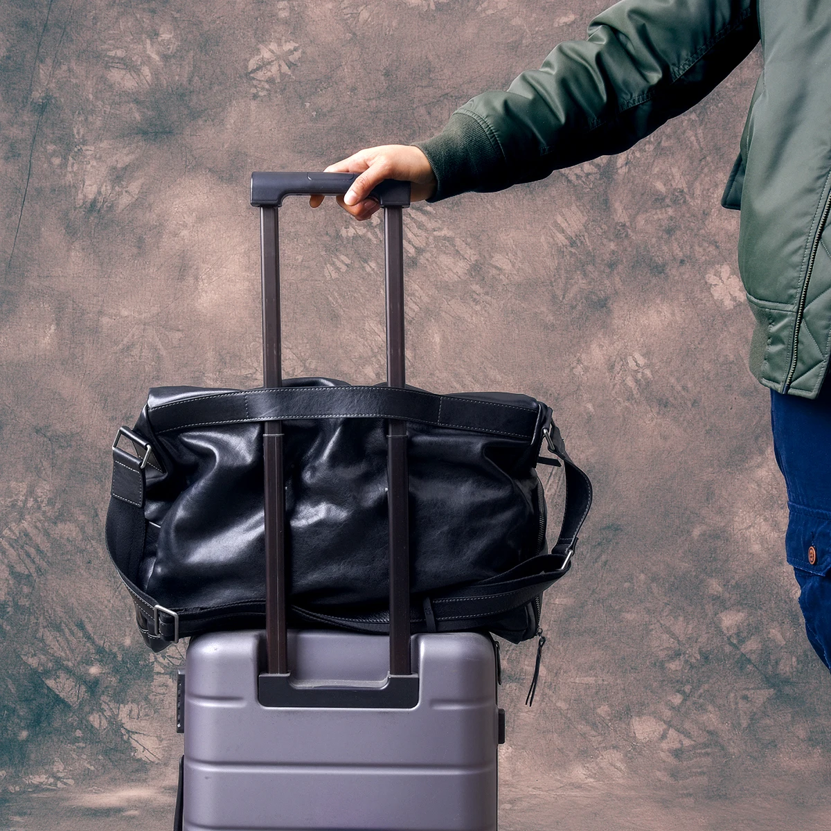 Bolso de viaje de cuero genuino hecho a mano de diseñador informal para hombre, bolsa de fitness para equipaje grande negra de cuero de vaca suave de lujo para deportes al aire libre