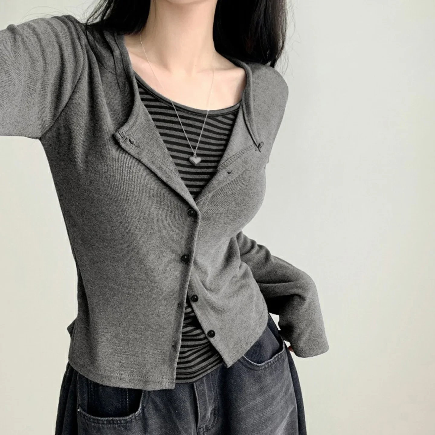 

Ins Street Spice Girl Wind Early Autumn New T-shirt Women's Striped Breasted Fake Two-piece Long-sleeved Slim Top Women Slim