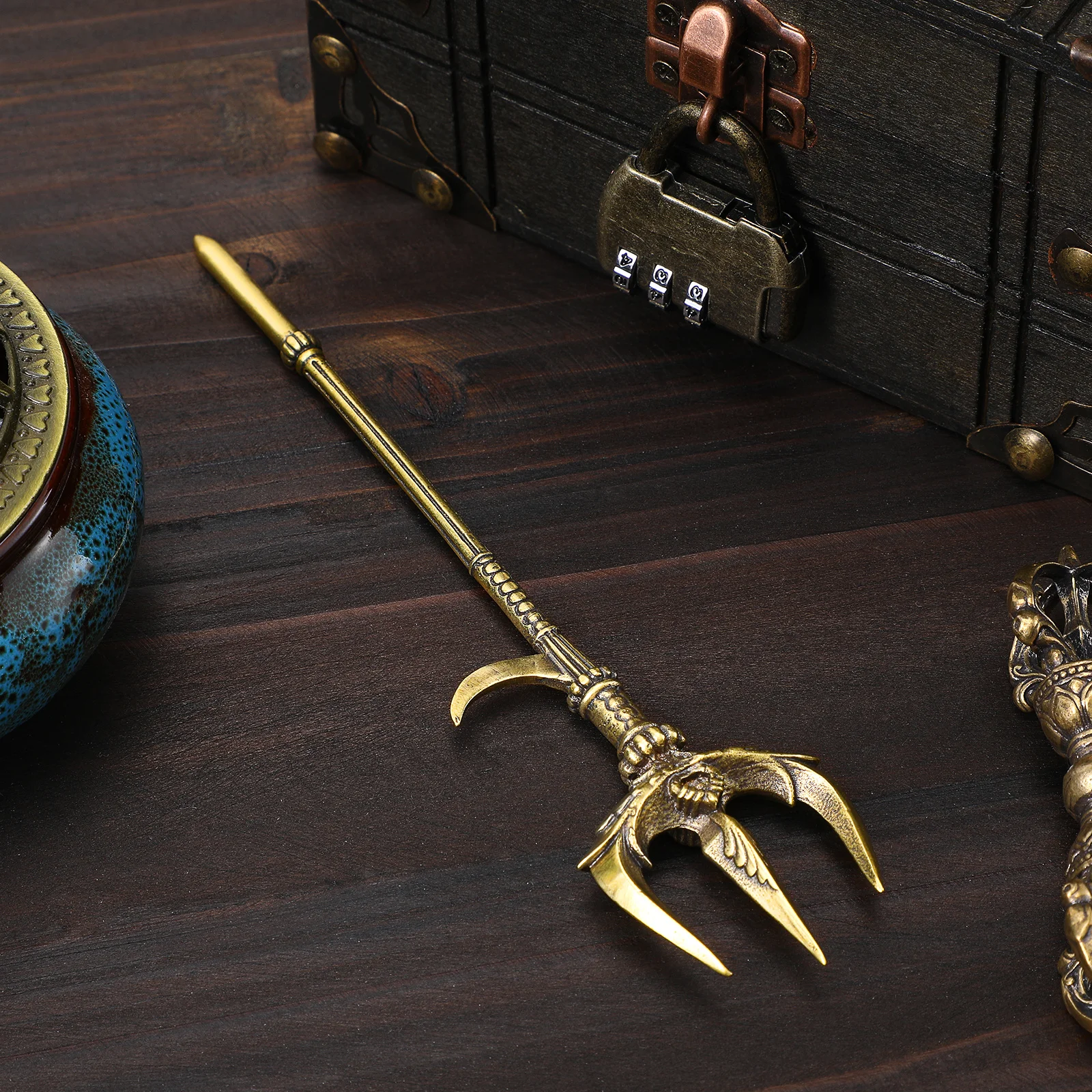 

Brass Trident Decor Vintage Style Home Office Desk Decoration Unique Metal Craft for Shelf Car Display Ornament