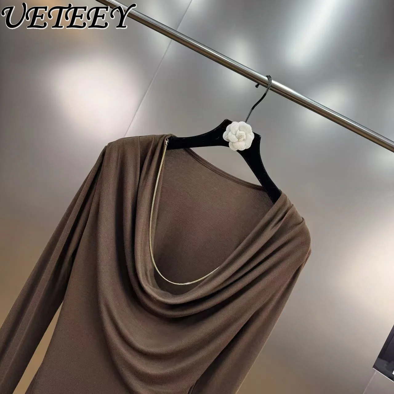 

Autumn and Winter Detachable Metal Chain Decorated Knitted Sweater Elegant Women's Versatile Base Shirt Slim Fit Long Sleeve Top