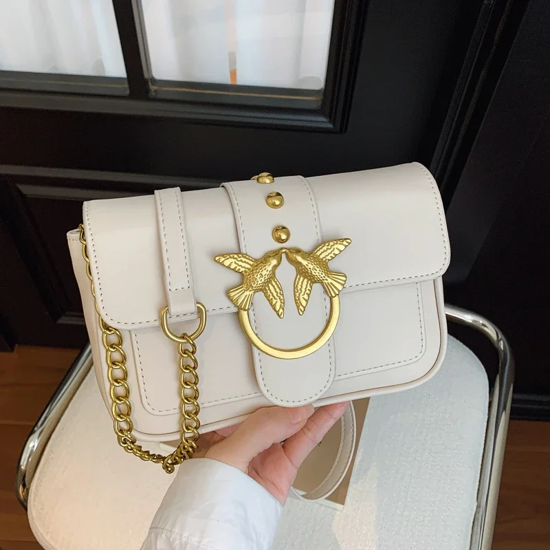 

Luxury Women's Leather Crossbody Bag Elegant Designer Shoulder Bag Classic Tote For Stylish Daily Outfits