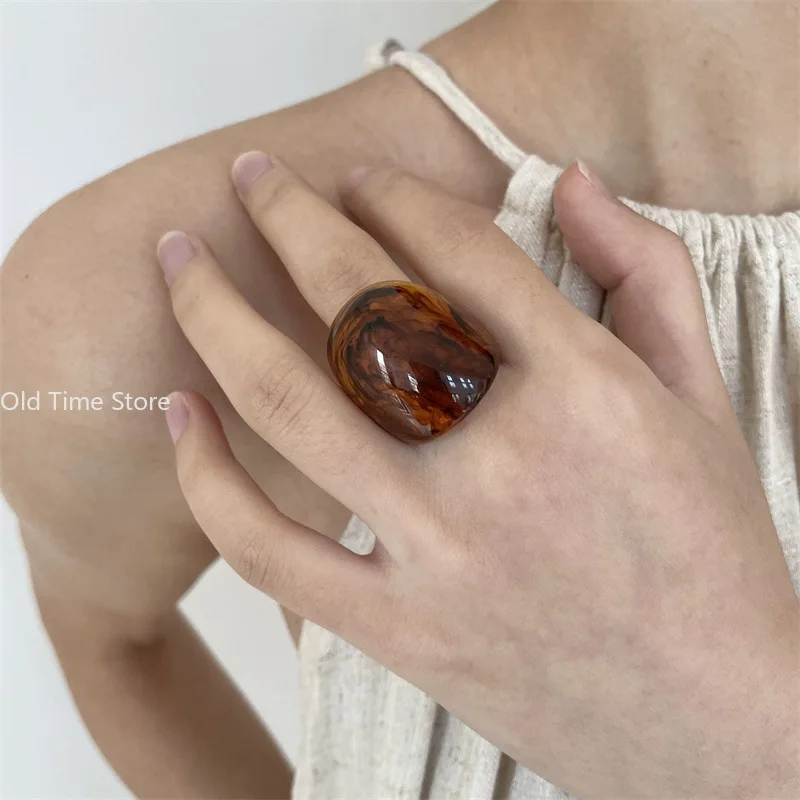 Vintage Brown Oval Large Wide Transparent Resin Ring Personality 2024 New Geometric Jewelry for Women