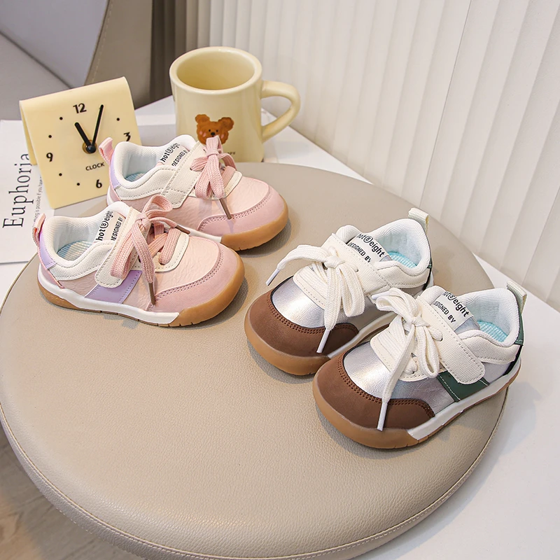 

Новинка 2023 года, осенняя детская обувь, кожаные детские кроссовки для малышей, уличные теннисные кроссовки для мальчиков на мягкой подошве, модные кроссовки для маленьких девочек