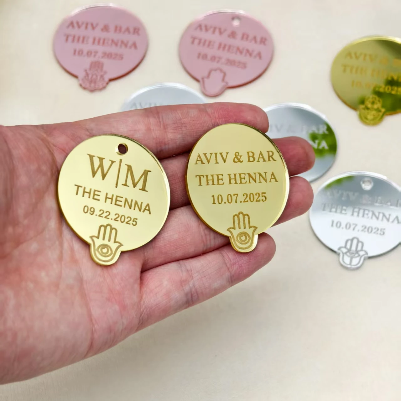 

30/50/60/70/100Pcs Personalized Acrylic Henna Party Round Tags Engraved Baptism Baby Name Circle Tags For Henna Day Custom Gift