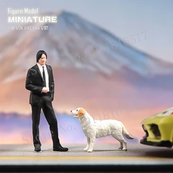 Miniatures 1/87 1/64 1/43 1/24 1/18 Keanu Reeves with Golden Retriever Street Scene Sand Table Photography Model for Car Vehicle