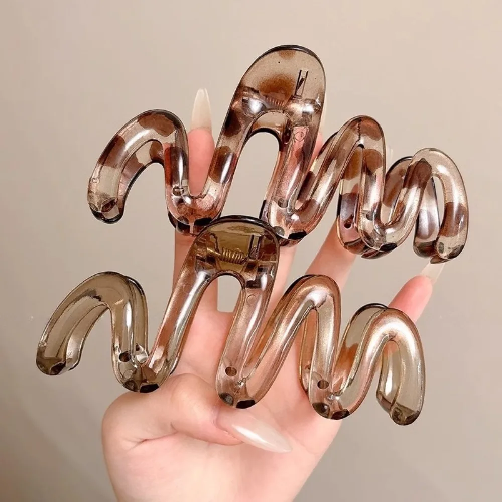 

1PC Women's Y2K Wavy High Glossy Amber Brown 11cm/4.33in Large Lightweight Plastic Hair Clip Elegant and Minimalistic Hair Claw